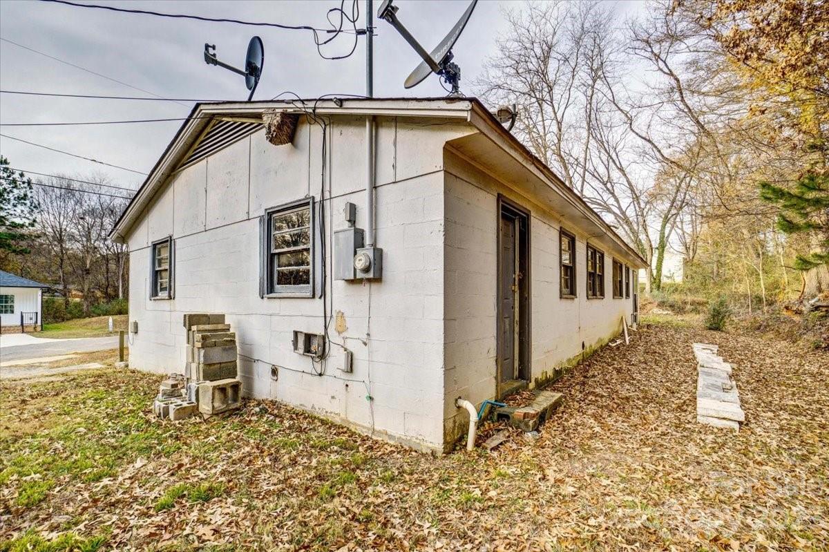 402 South Starr Street Dallas, NC 28034 - Photo 6 of 25 a view of a house with a yard