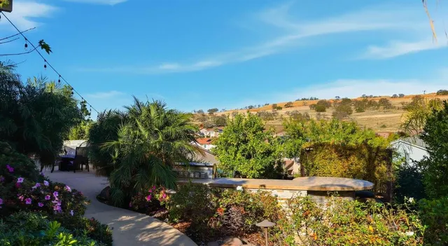 a view of a pathway with a yard