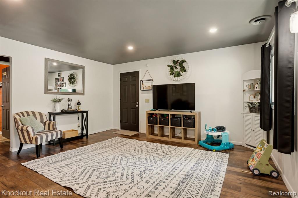 8845 Ormes Road Vassar, MI 48768 - Photo 8 of 35