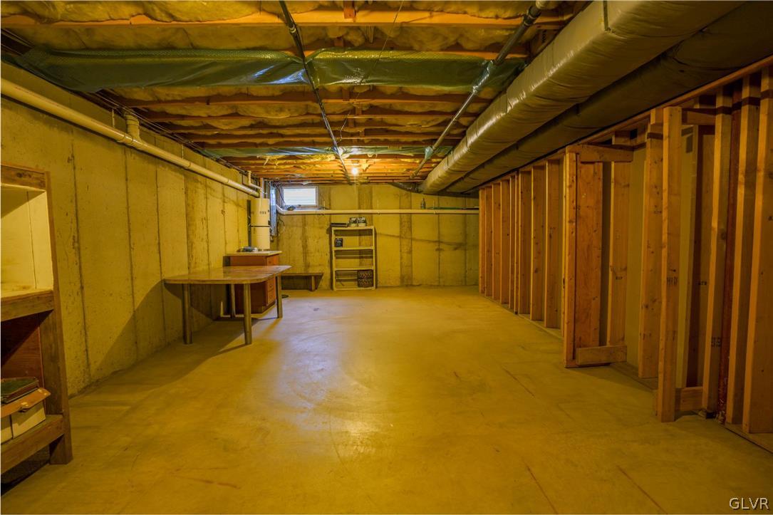 685 Williams Road Nazareth, PA 18064 - Photo 33 of 45 a view of a indoor garage