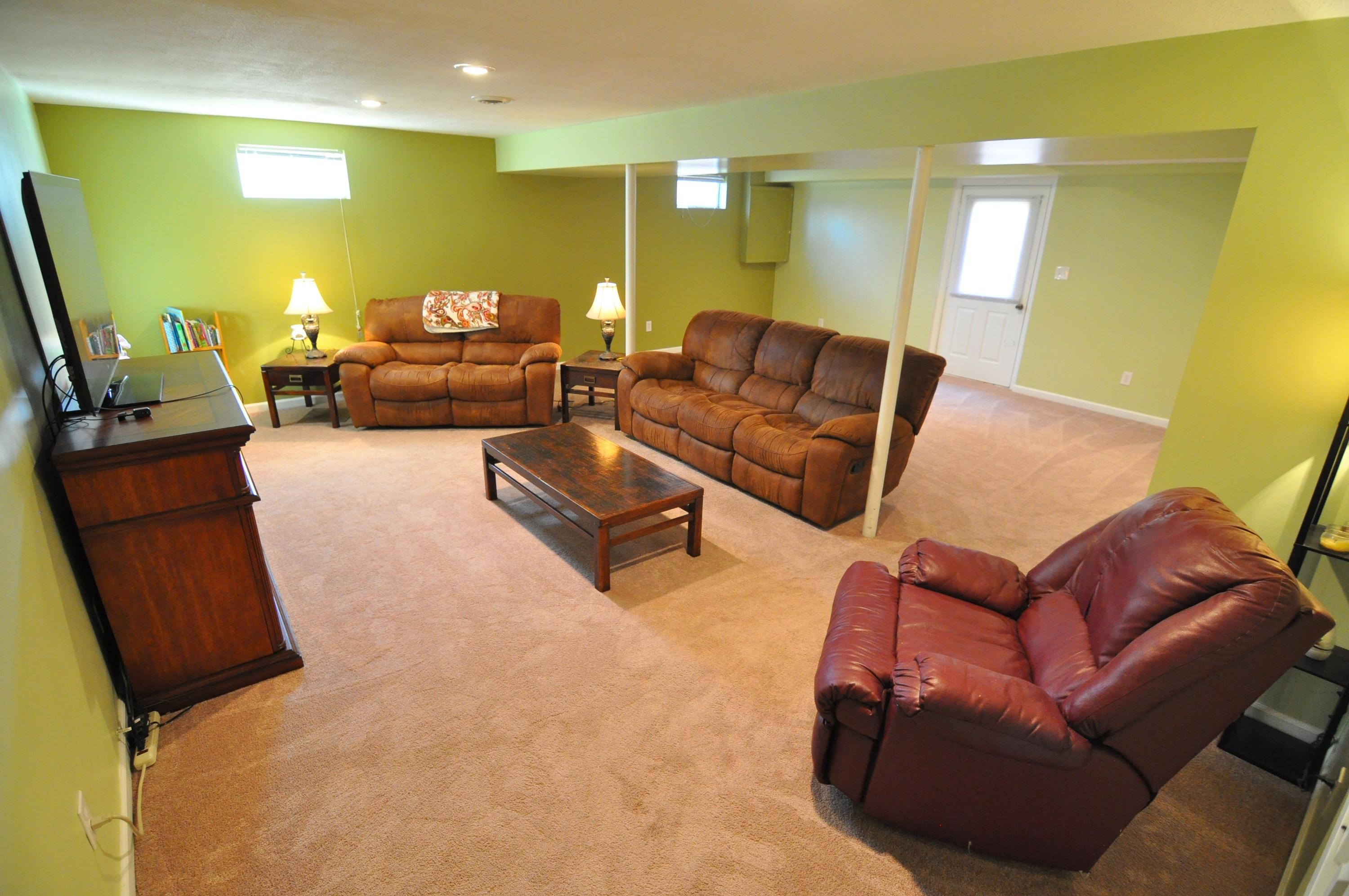337 Fields Avenue Blue Ridge, VA 24064 - Photo 14 of 23 a living room with furniture