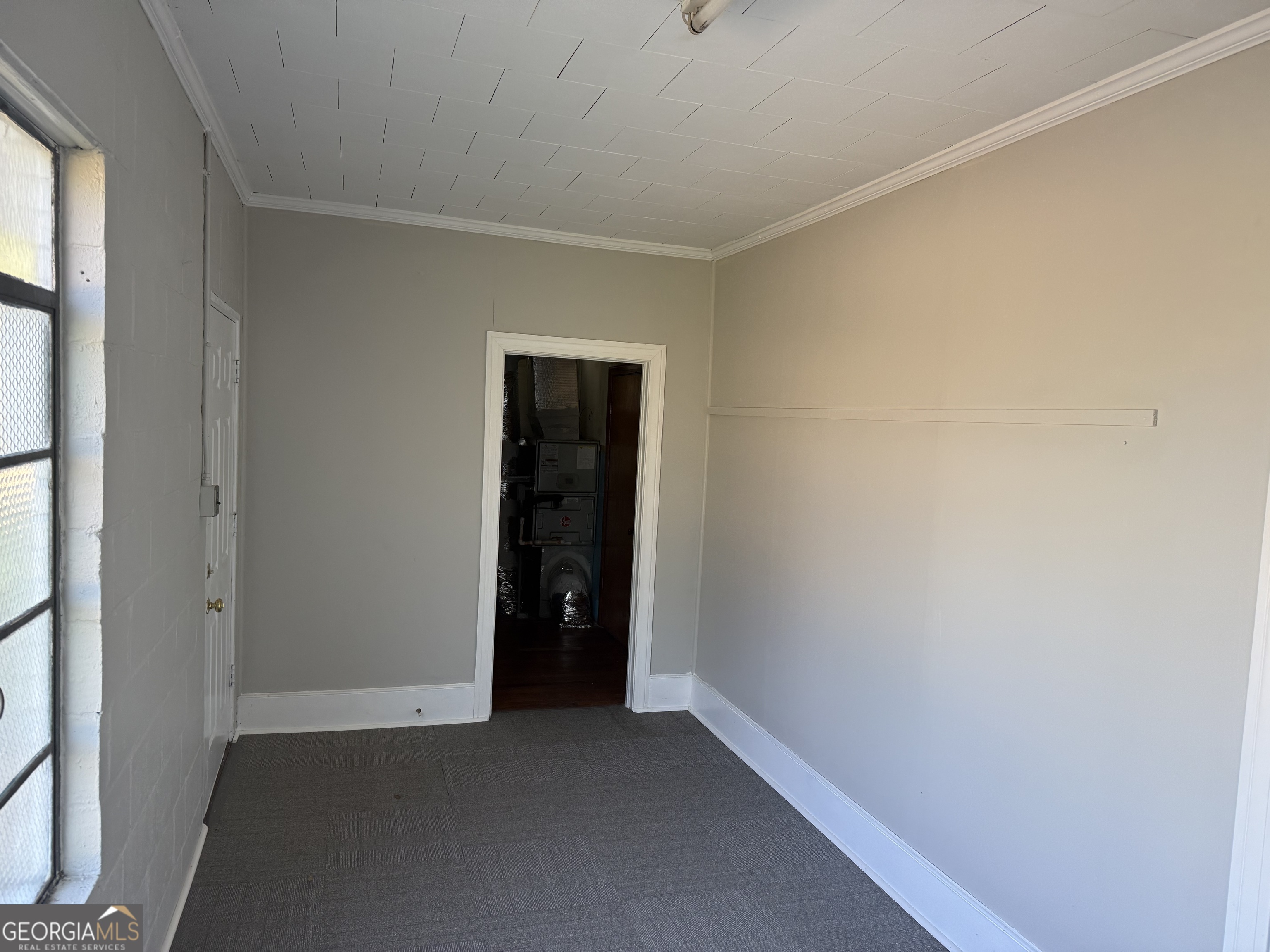 5047 West Point Road LaGrange, GA 30240 - Photo 13 of 22 an empty room with windows and closet