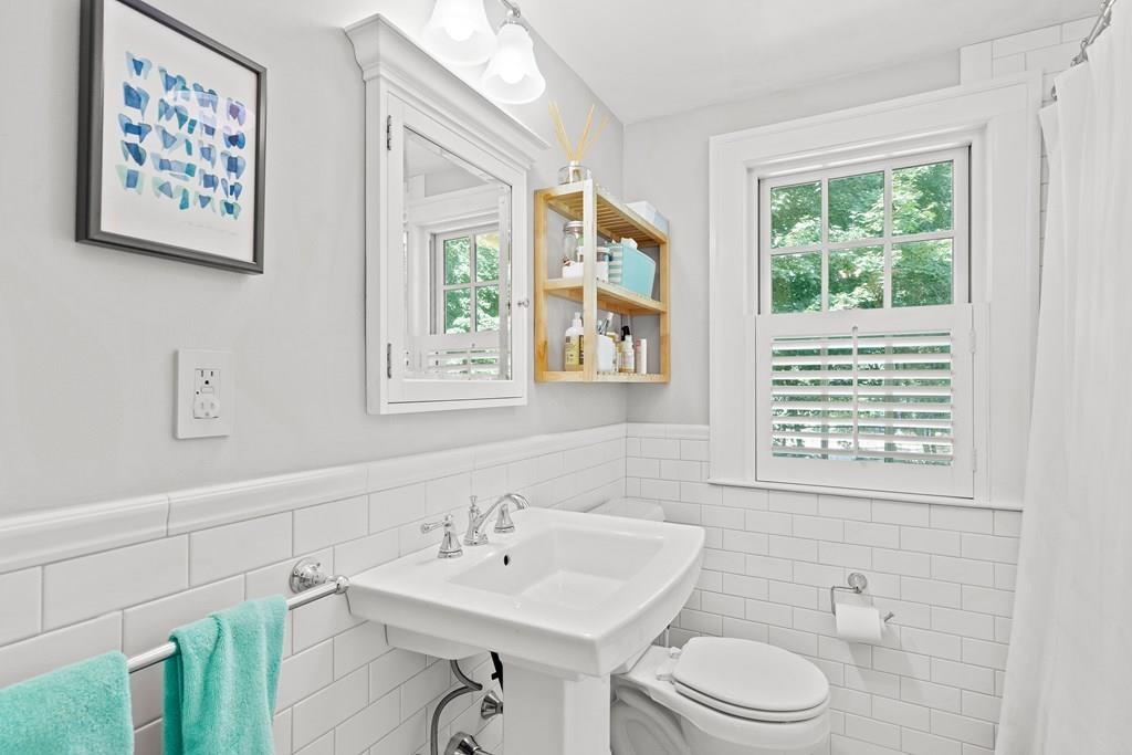 9 Berkeley Road Wellesley, MA 02482 - Photo 15 of 20