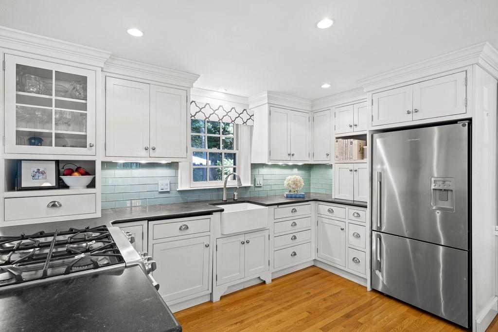 9 Berkeley Road Wellesley, MA 02482 - Photo 3 of 20