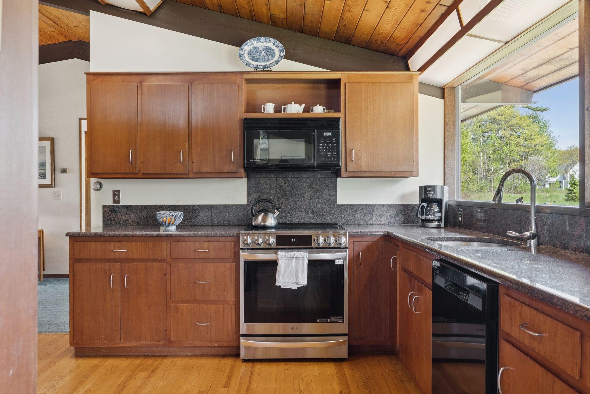 98 Field Road Falmouth, ME 04105 - Photo 22 of 61 47_DSC01320
