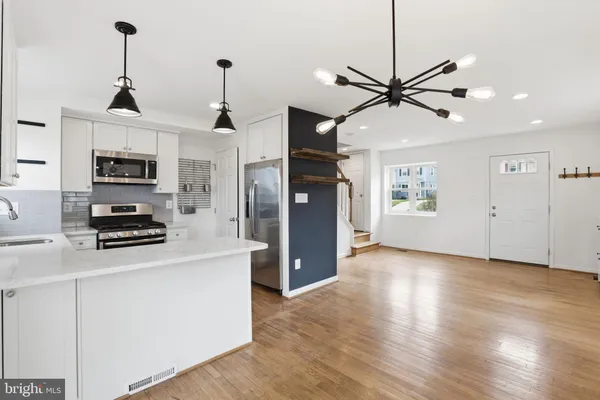 $3,000 | 2306 Riverview Terrace, Alexandria, VA 22303