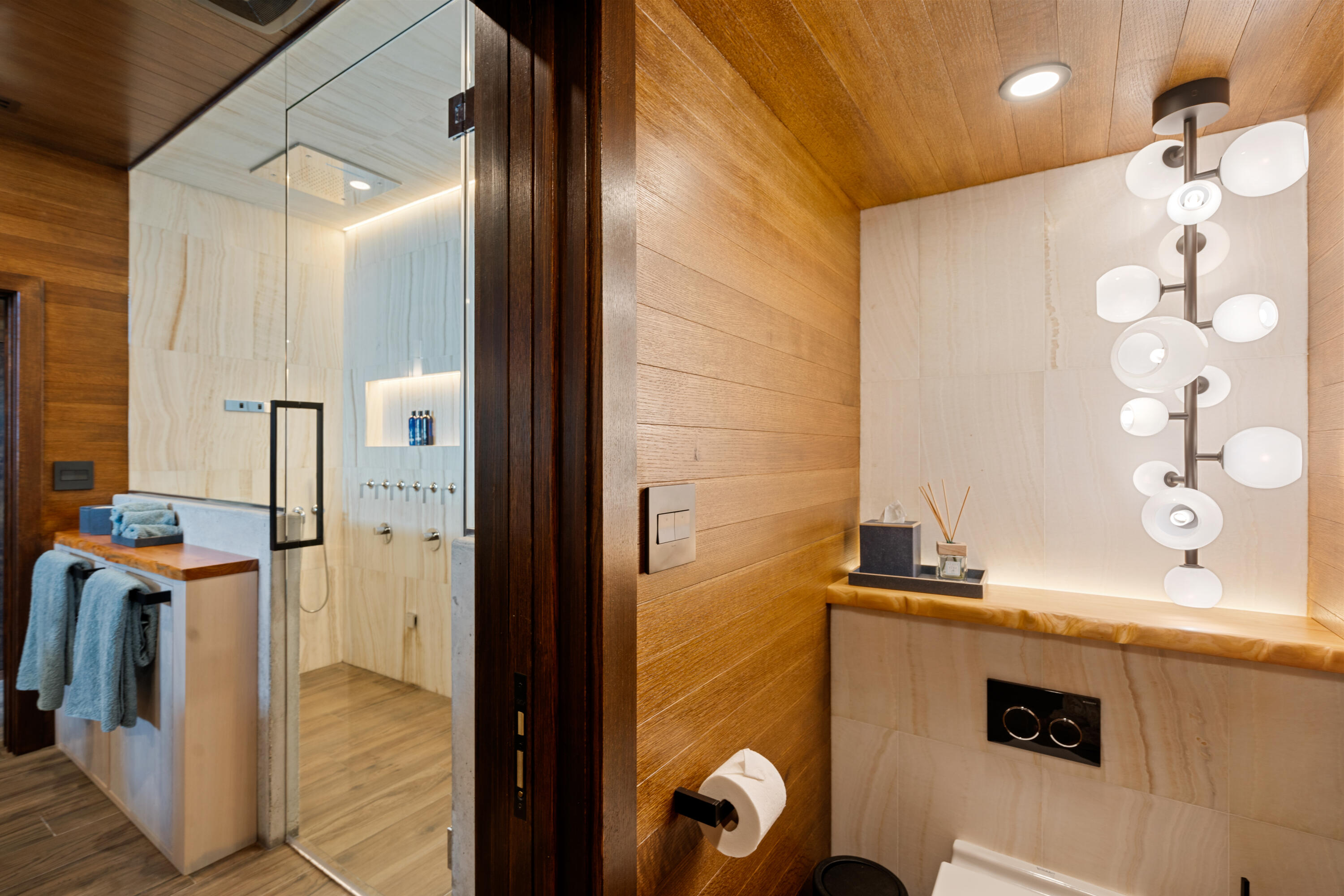 555 Ocean Cay Key Largo, FL 33037 - Photo 21 of 46 a bathroom with a sink and a mirror