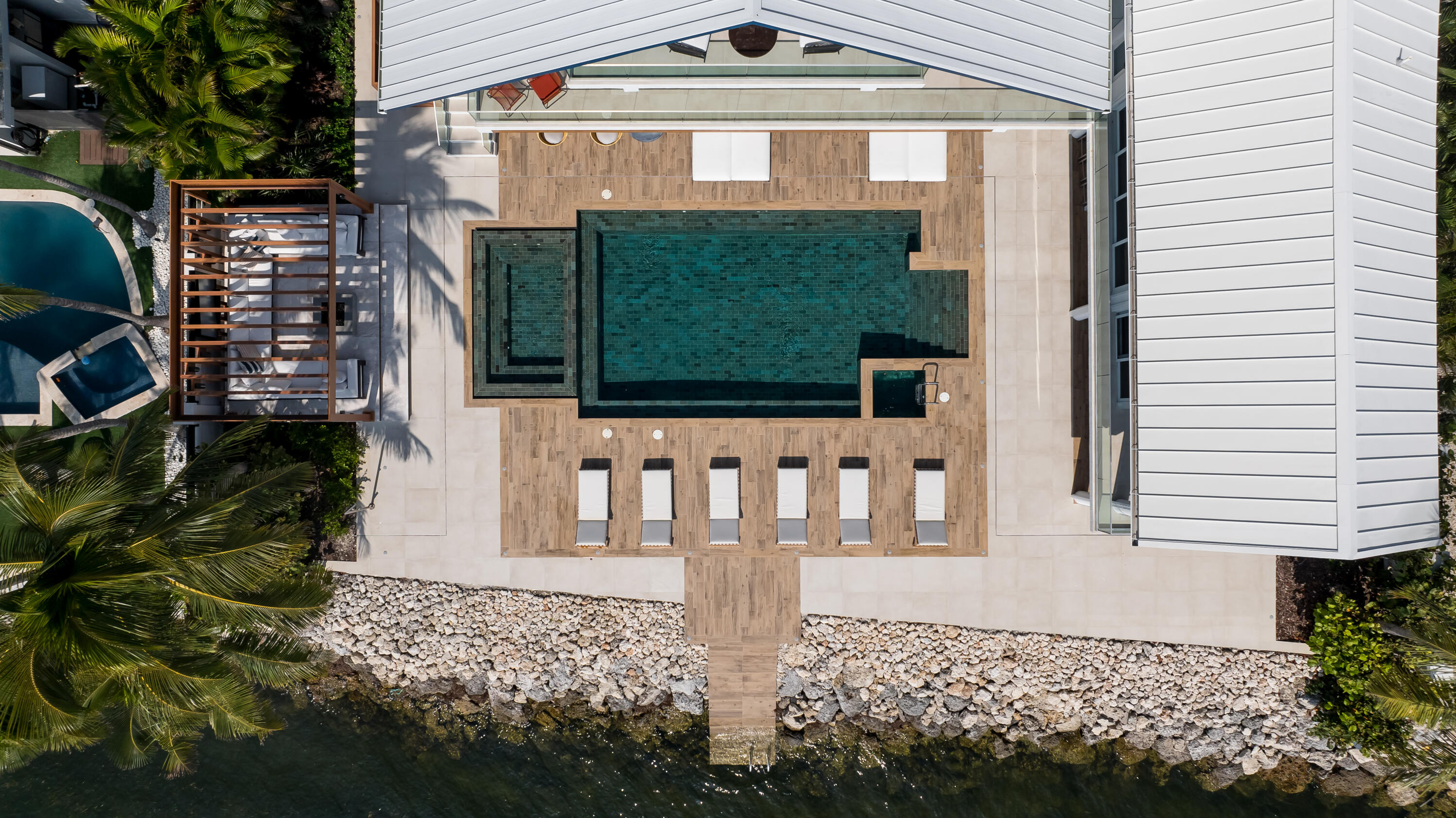 555 Ocean Cay Key Largo, FL 33037 - Photo 36 of 46 a front view of a house with street