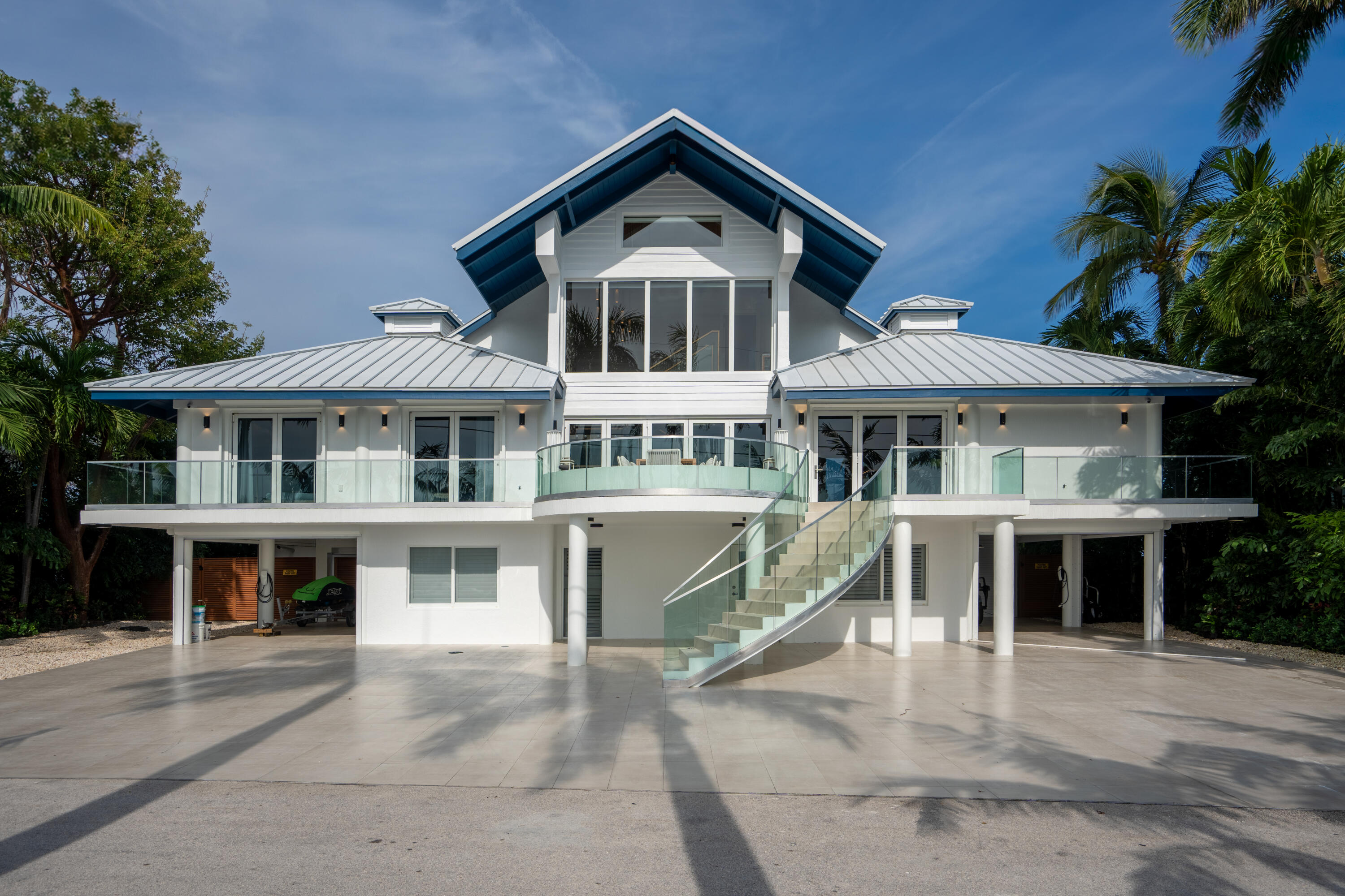 555 Ocean Cay Key Largo, FL 33037 - Photo 43 of 46 a front view of a house with a yard