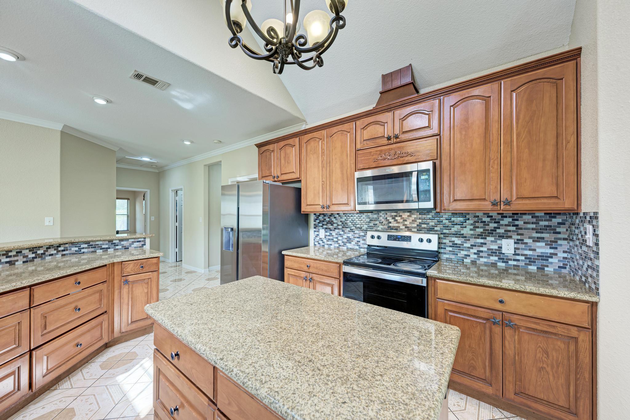 15611 Giese Lane Elgin, TX 78621 - Photo 17 of 40