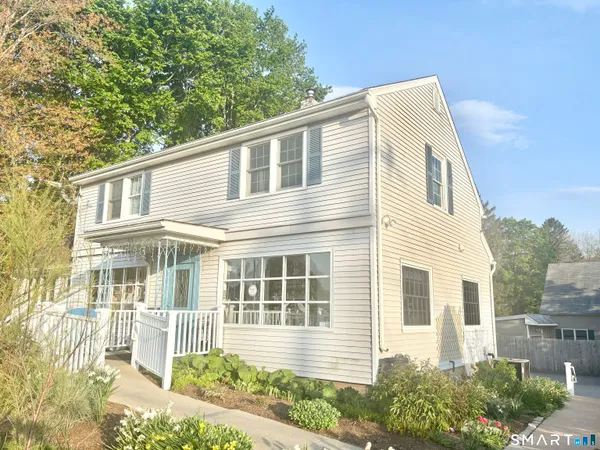 $374,900 | 604 Middle Turnpike East, Manchester, CT 06040