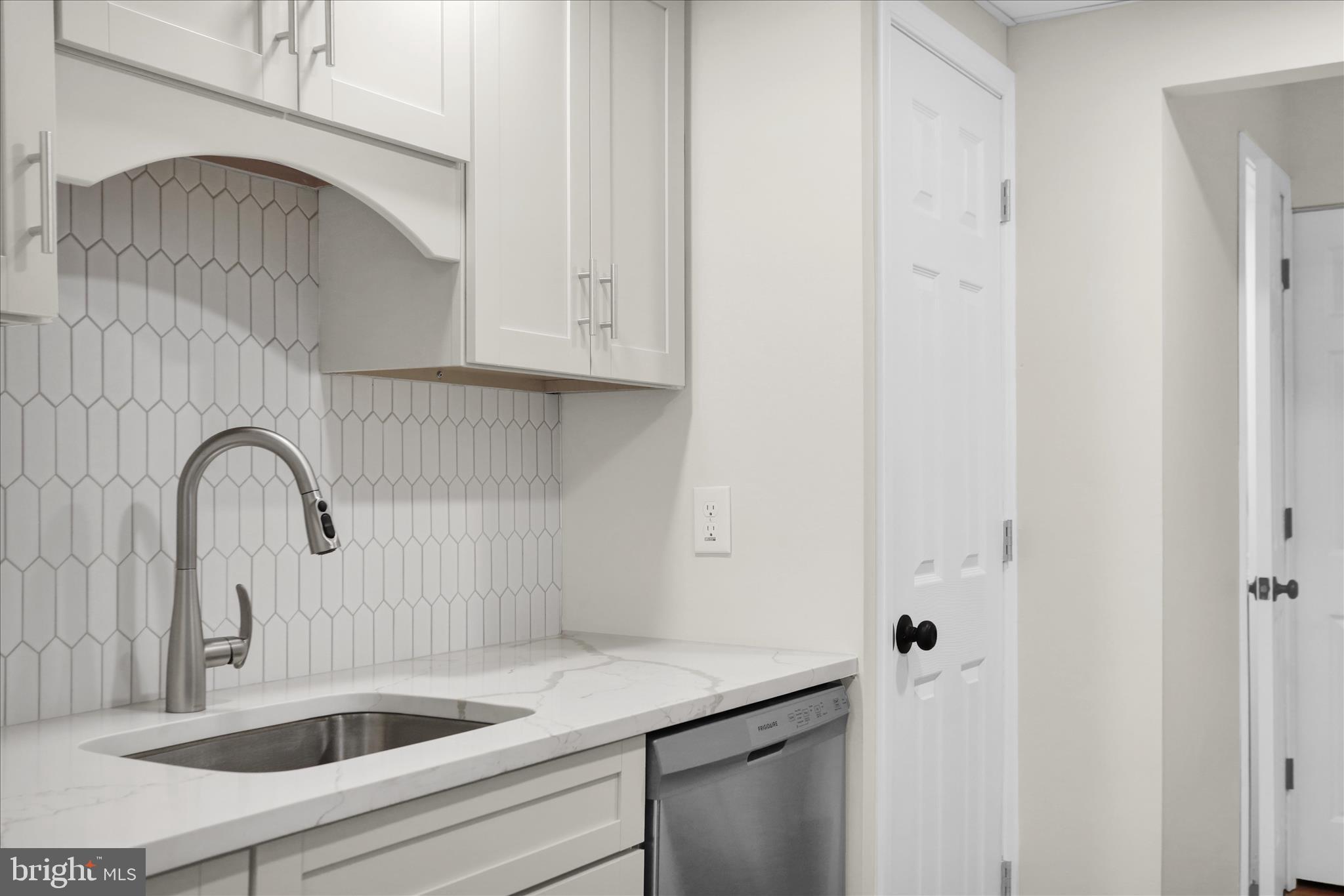 301 Village Walk, Unit 301 Exton, PA 19341 - Photo 11 of 31 Kitchen