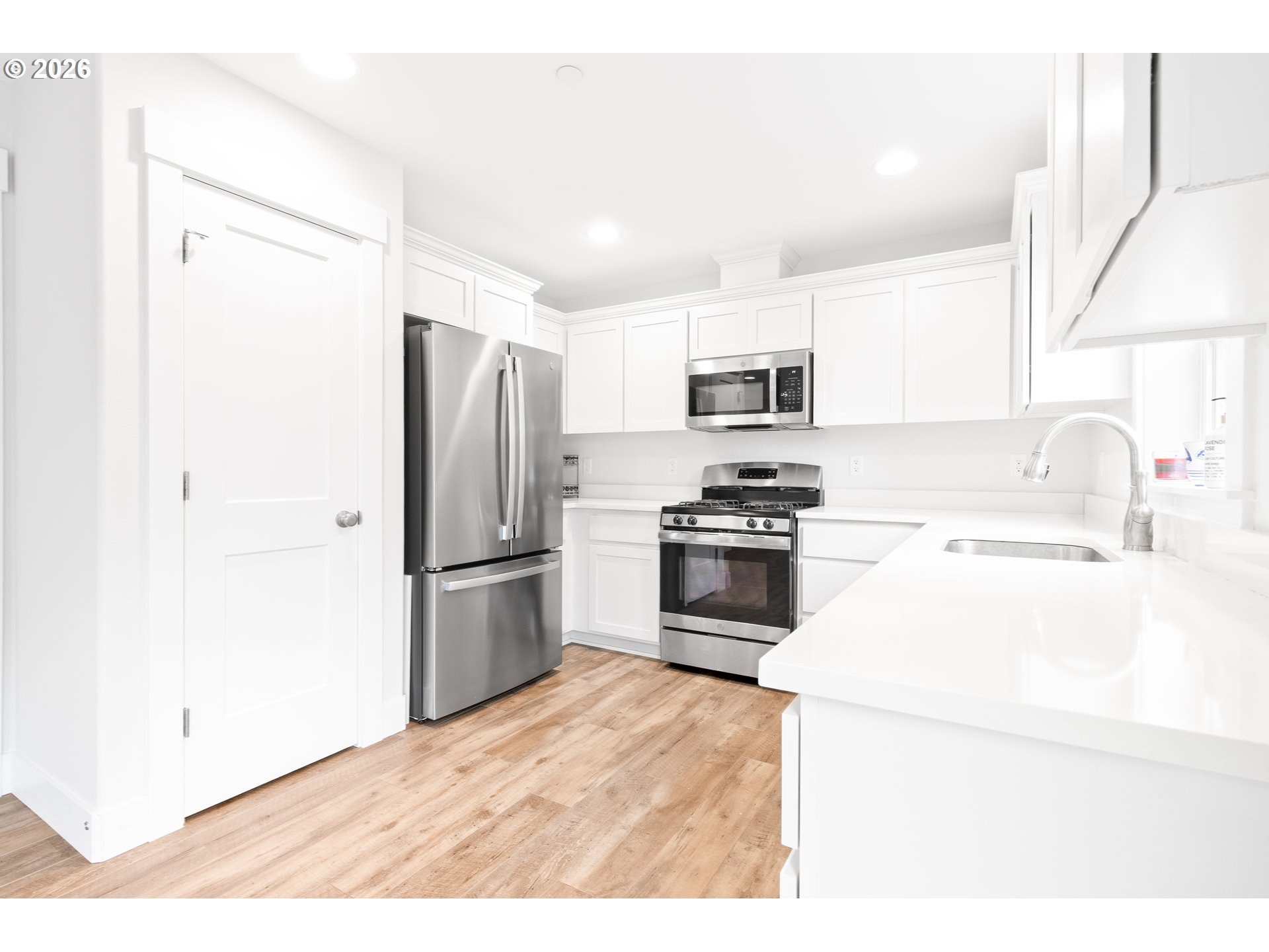 1463 Southeast Honeysuckle Loop Warrenton, OR 97146 - Photo 12 of 30 Kitchen