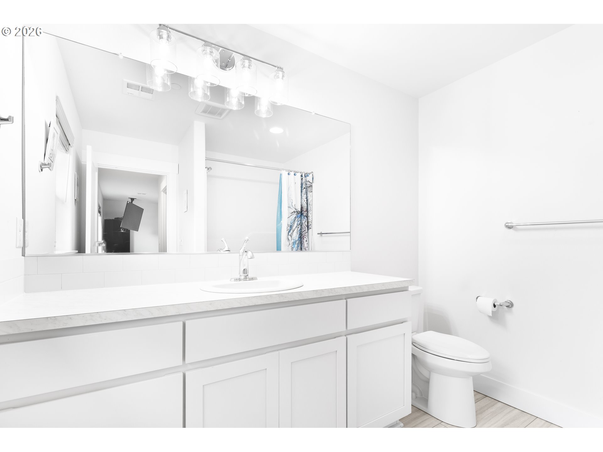 1463 Southeast Honeysuckle Loop Warrenton, OR 97146 - Photo 20 of 30 En Suite Bathroom