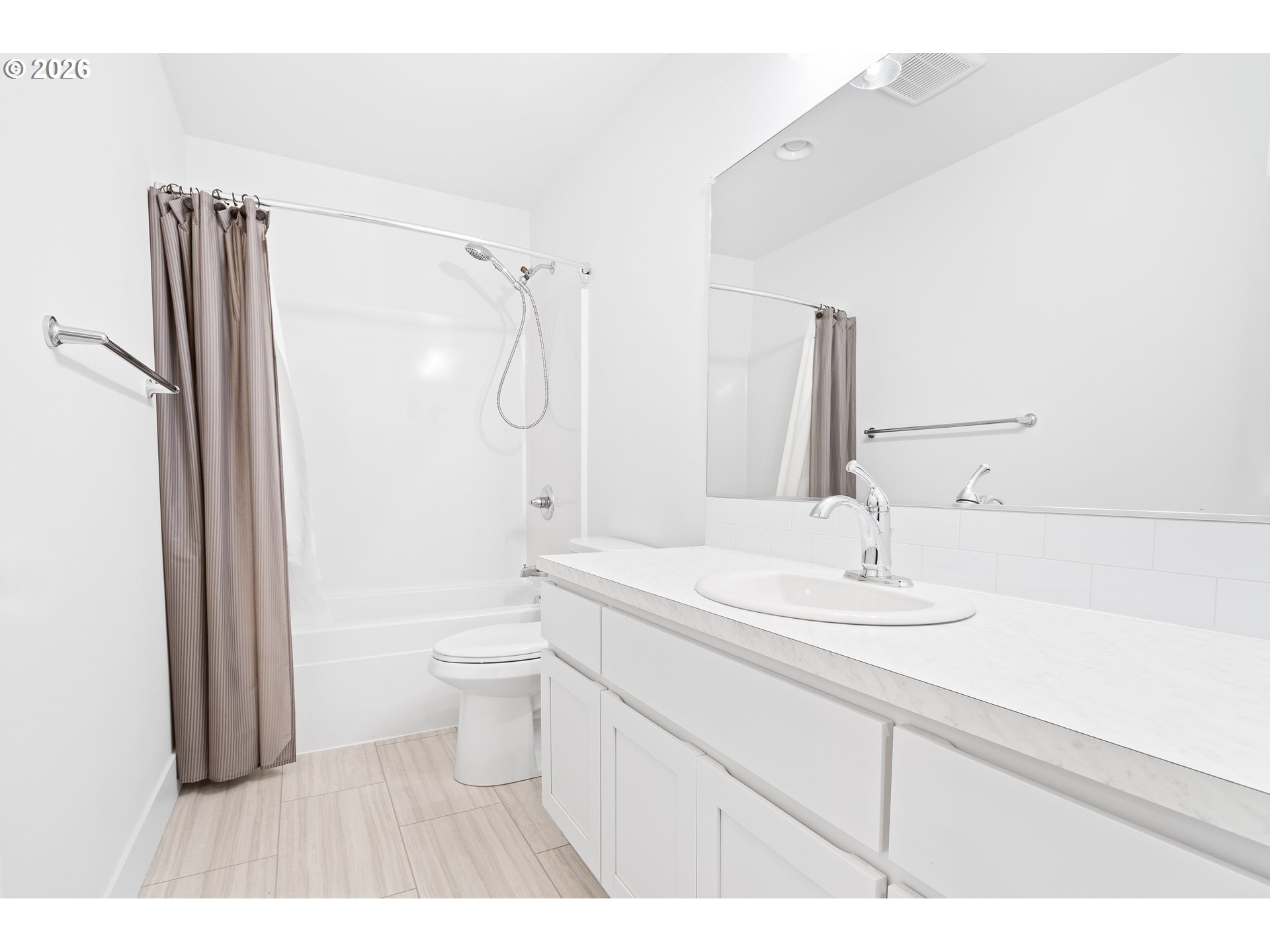 1463 Southeast Honeysuckle Loop Warrenton, OR 97146 - Photo 24 of 30 Bathroom