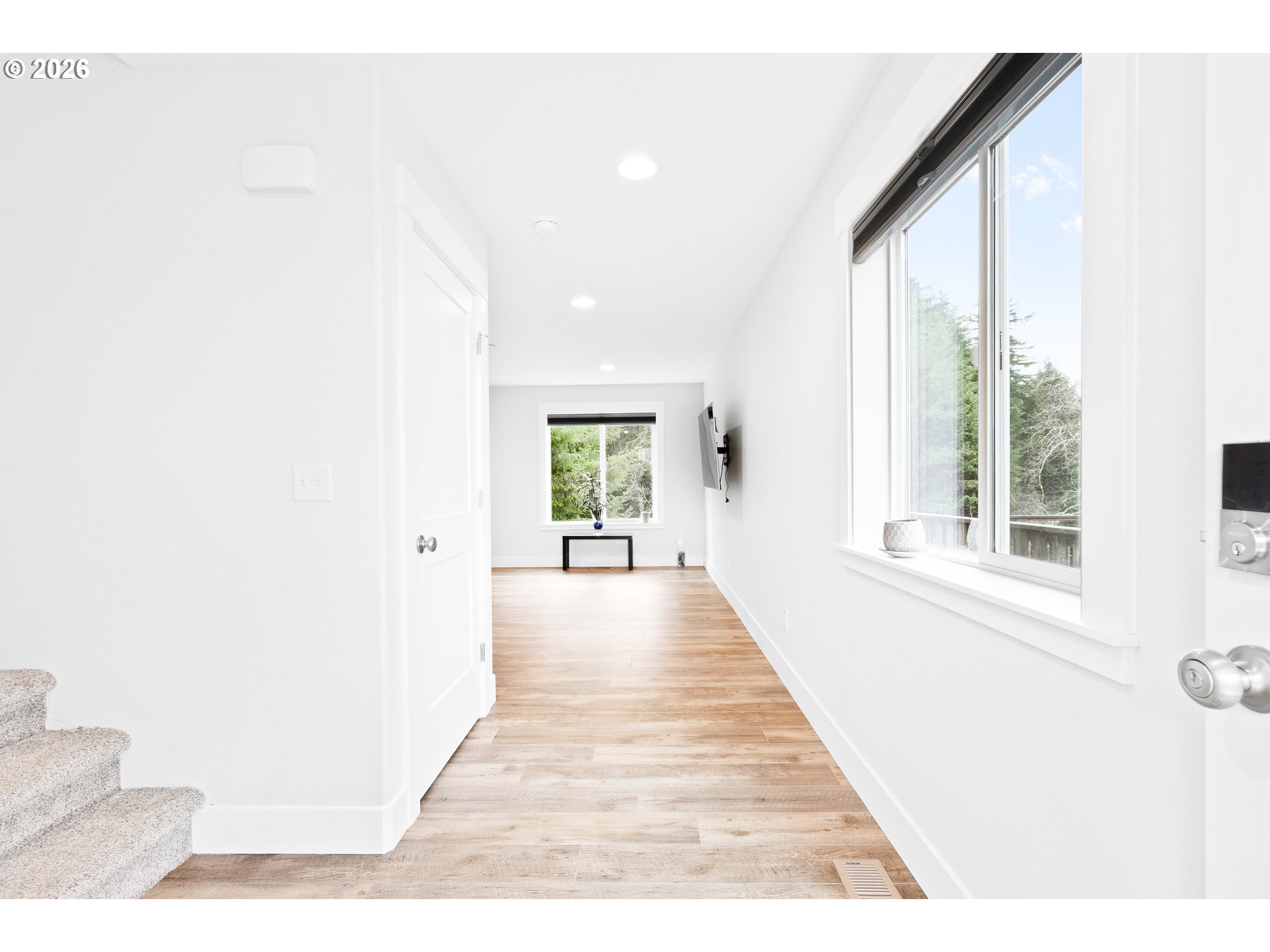 1463 Southeast Honeysuckle Loop Warrenton, OR 97146 - Photo 5 of 30 Living Room/Entrance