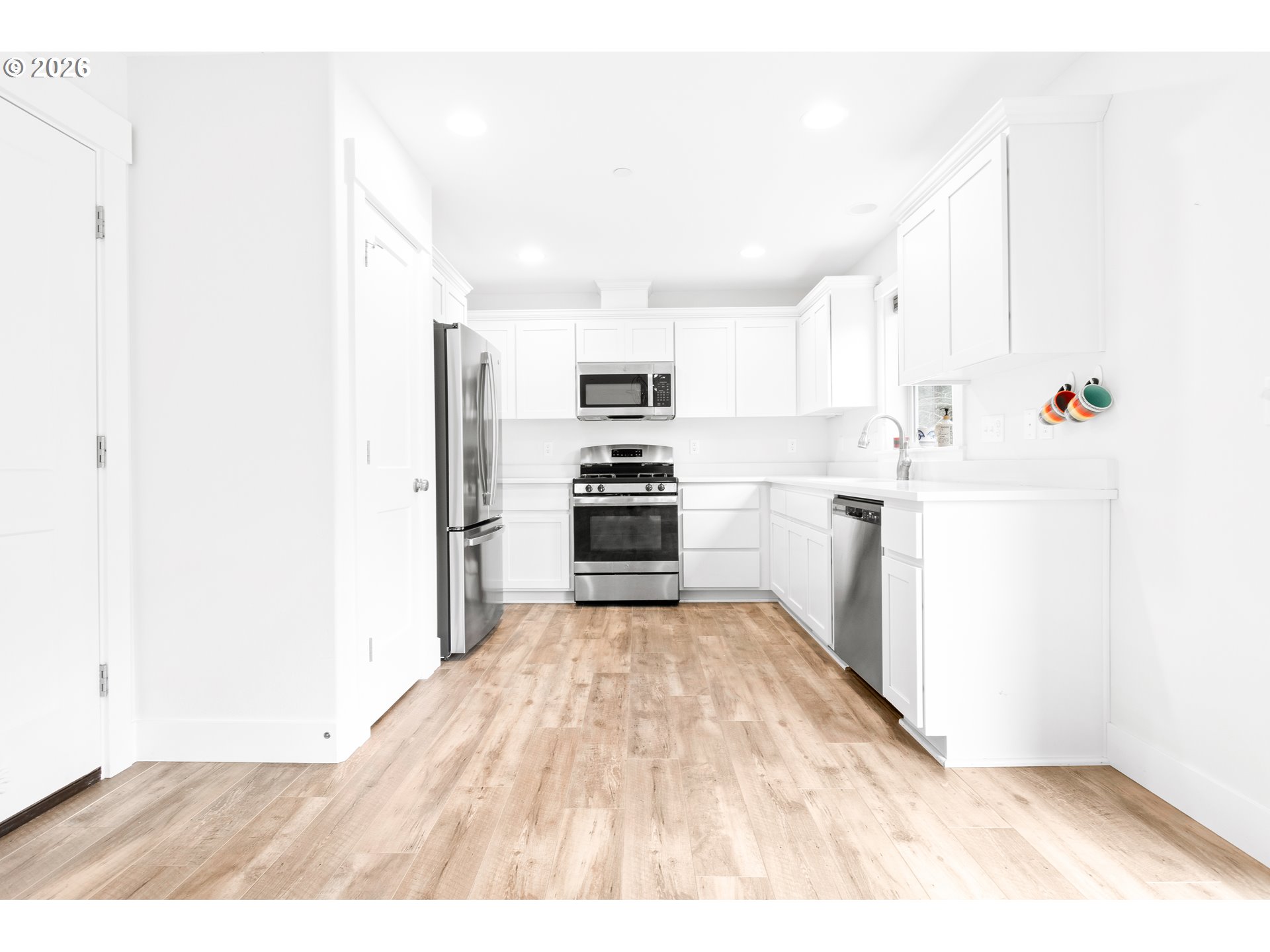 1463 Southeast Honeysuckle Loop Warrenton, OR 97146 - Photo 10 of 30 Kitchen