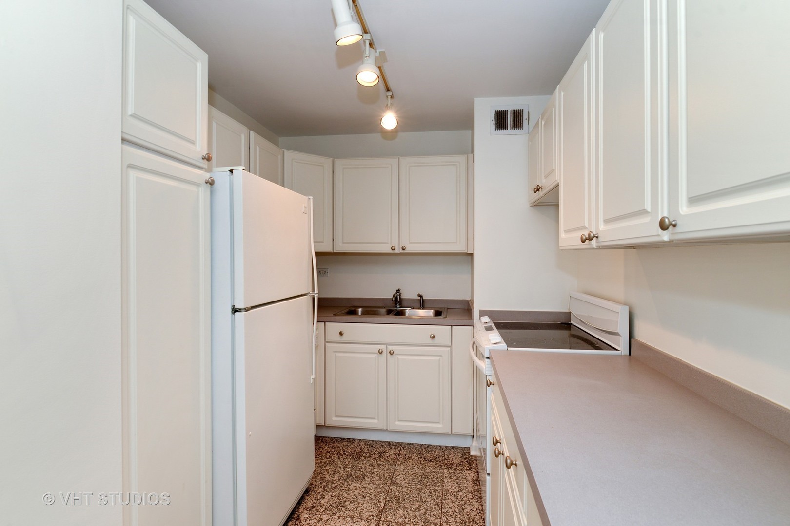 21 West Goethe Street, Unit 16L Chicago, IL 60610 - Photo 5 of 14