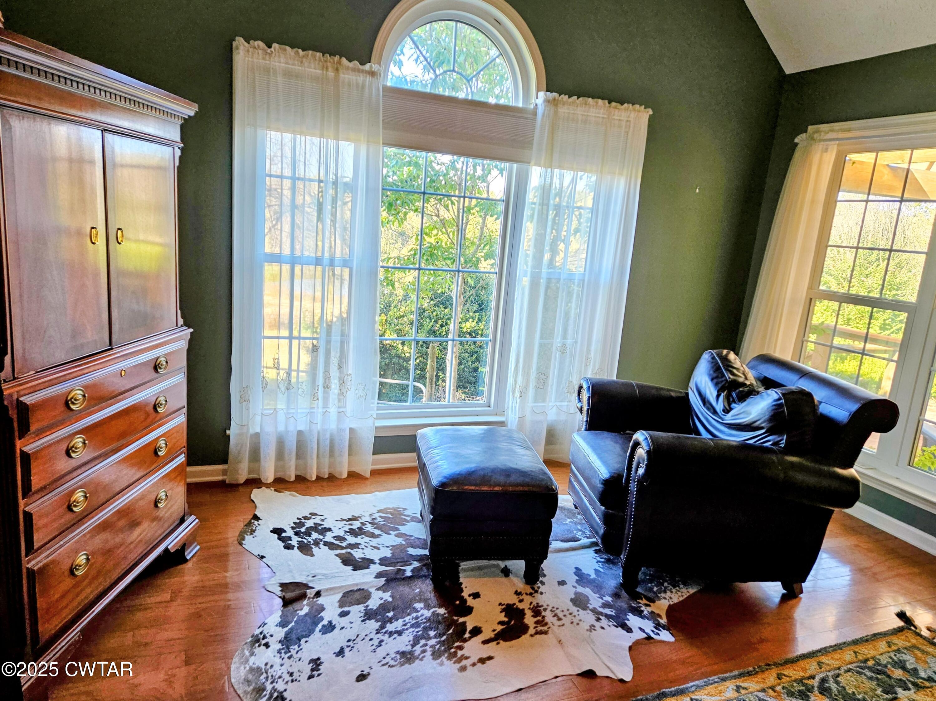 125 Hurts Chapel Road Jackson, TN 38301 - Photo 16 of 50 a living room with furniture and a window