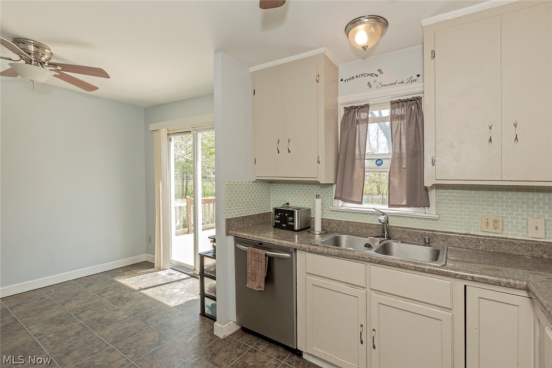 4808 Anderson Road Cleveland, OH 44124 - Photo 11 of 23