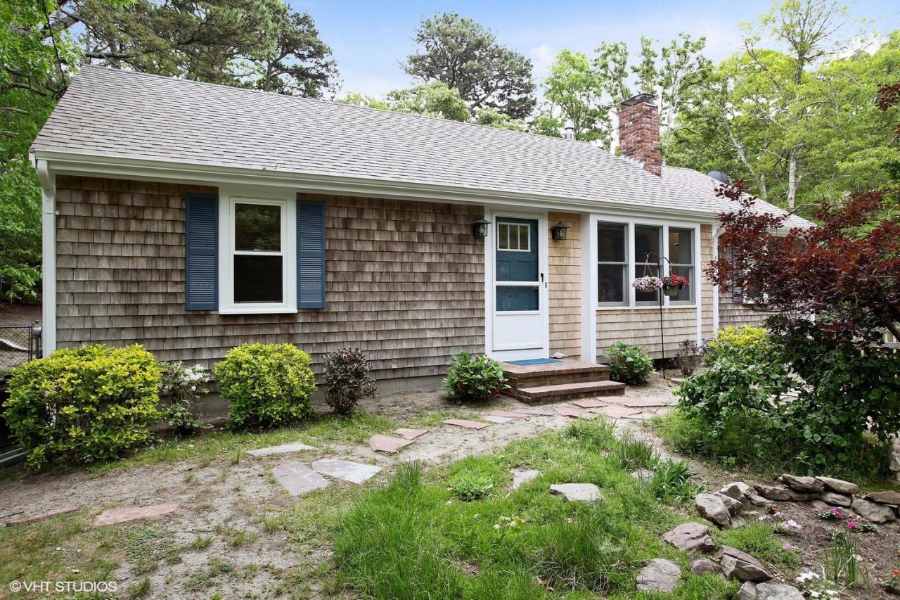 3 Old Post Road Harwich, MA 02645 - Photo 1 of 15 Primary Photo