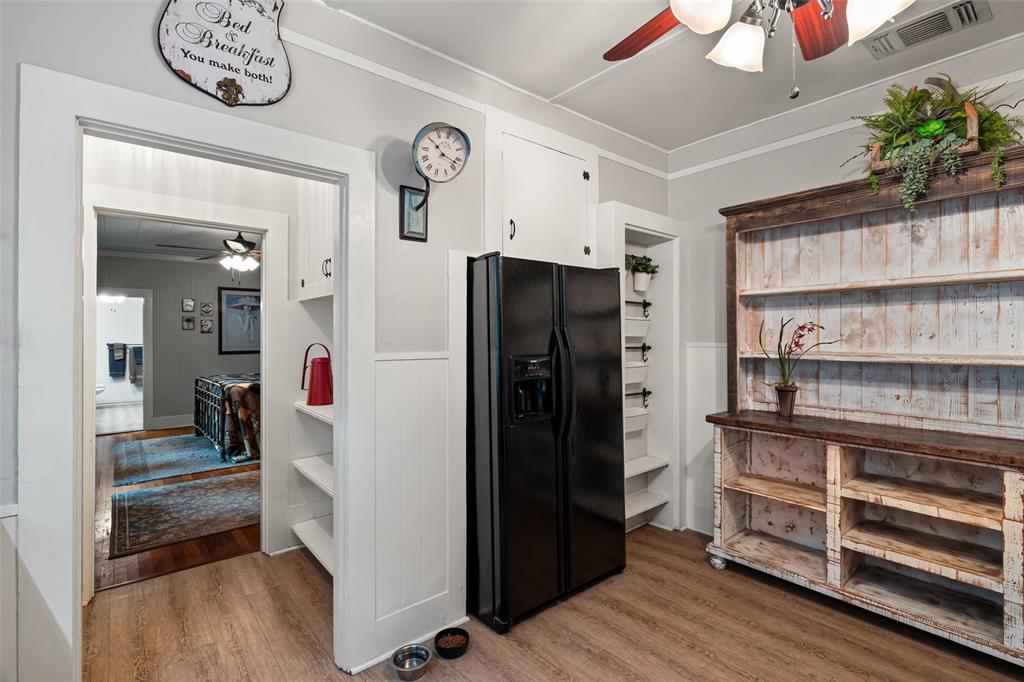 611 Forrest Avenue Cleburne, TX 76033 - Photo 11 of 38