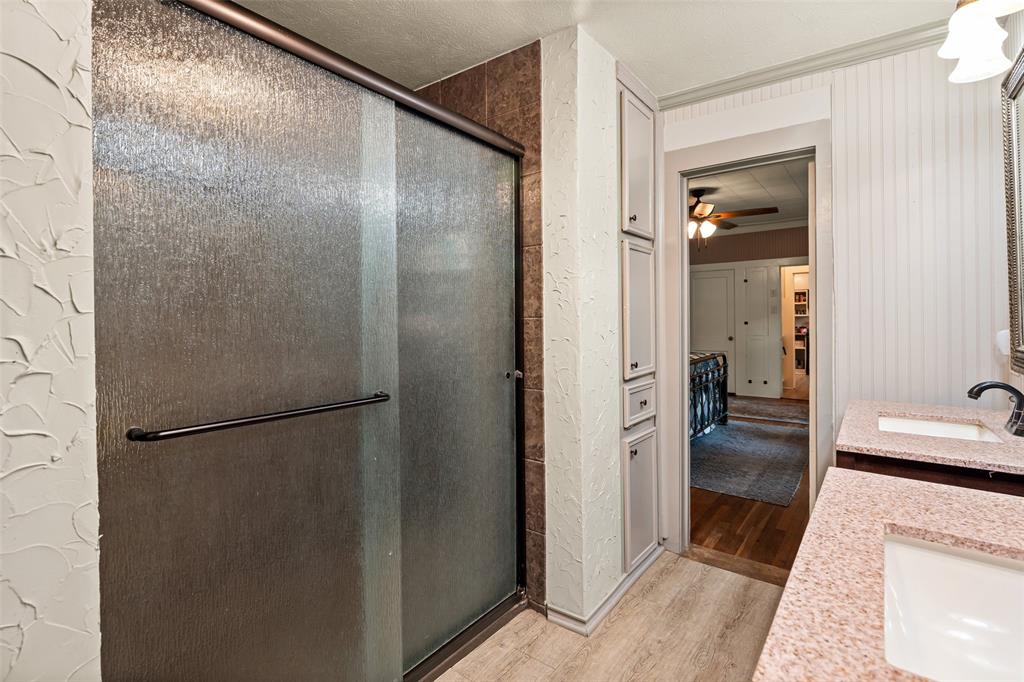 611 Forrest Avenue Cleburne, TX 76033 - Photo 15 of 38