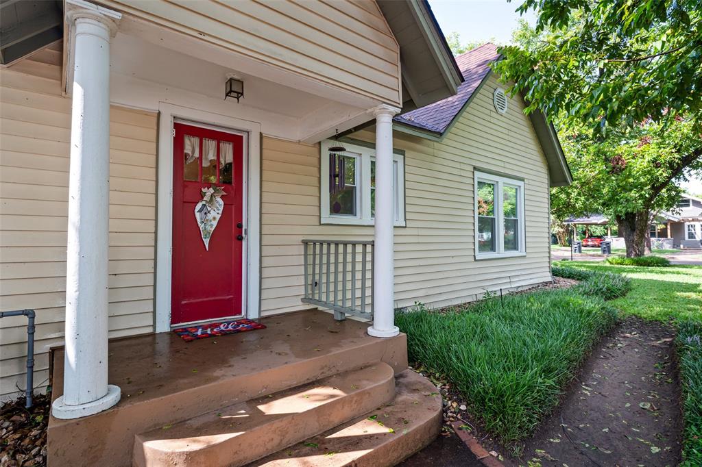 611 Forrest Avenue Cleburne, TX 76033 - Photo 3 of 38