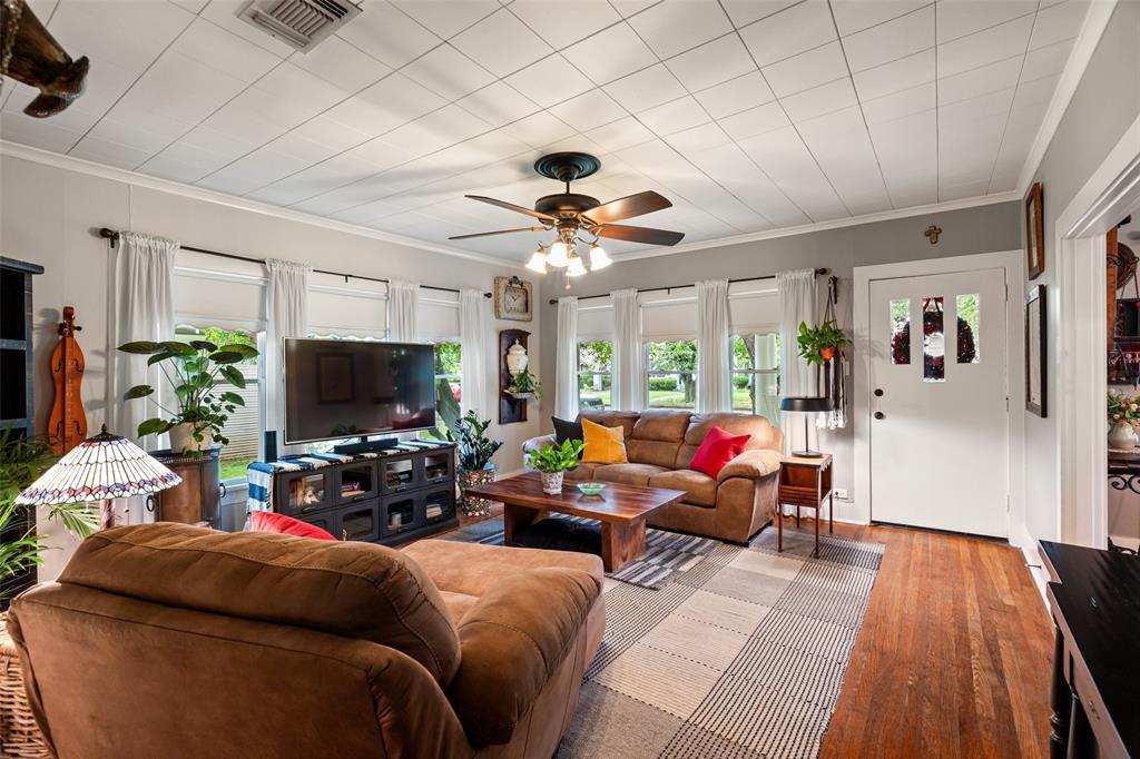 611 Forrest Avenue Cleburne, TX 76033 - Photo 4 of 38