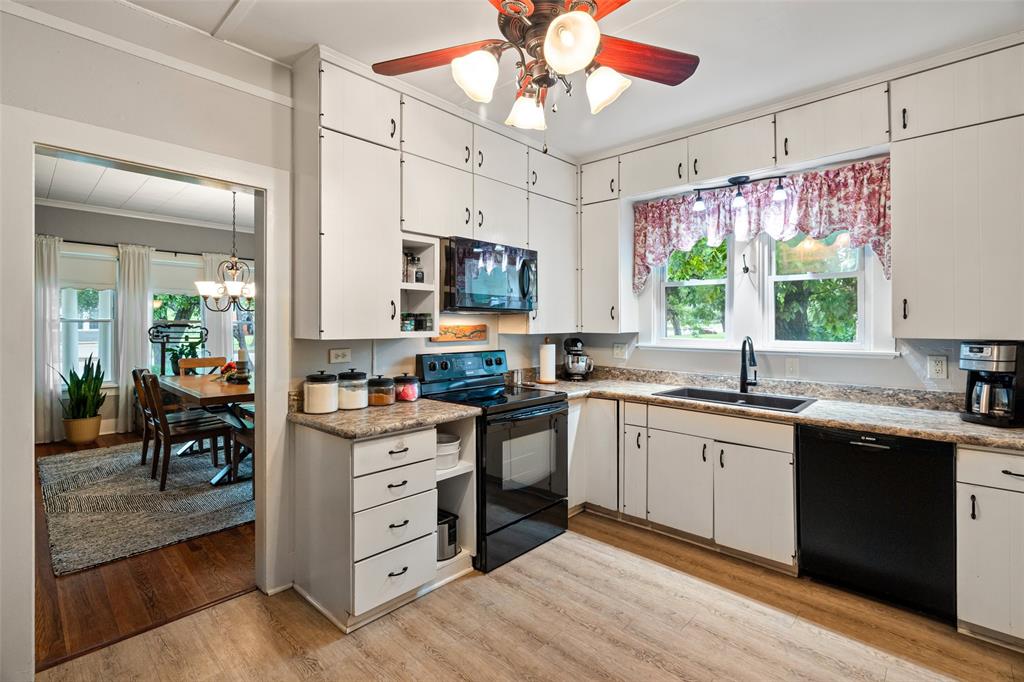 611 Forrest Avenue Cleburne, TX 76033 - Photo 9 of 38