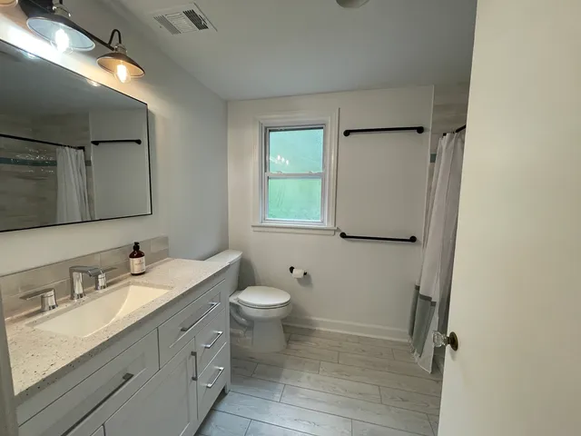 $3,200 | 602 North President Street, Wheaton, IL 60187