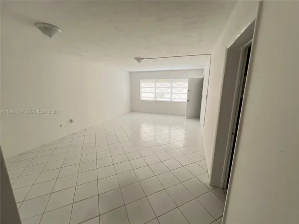 $1,500 | 1550 Northeast 191st Street, Unit 108B, Miami, FL 33179