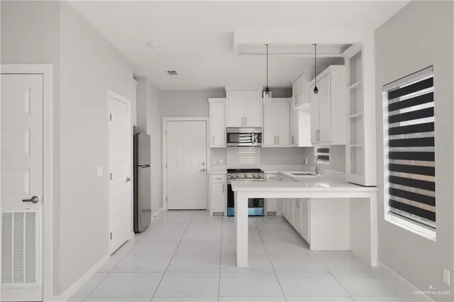 $1,300 | 904 Deluxe Street, Alamo, TX 78516