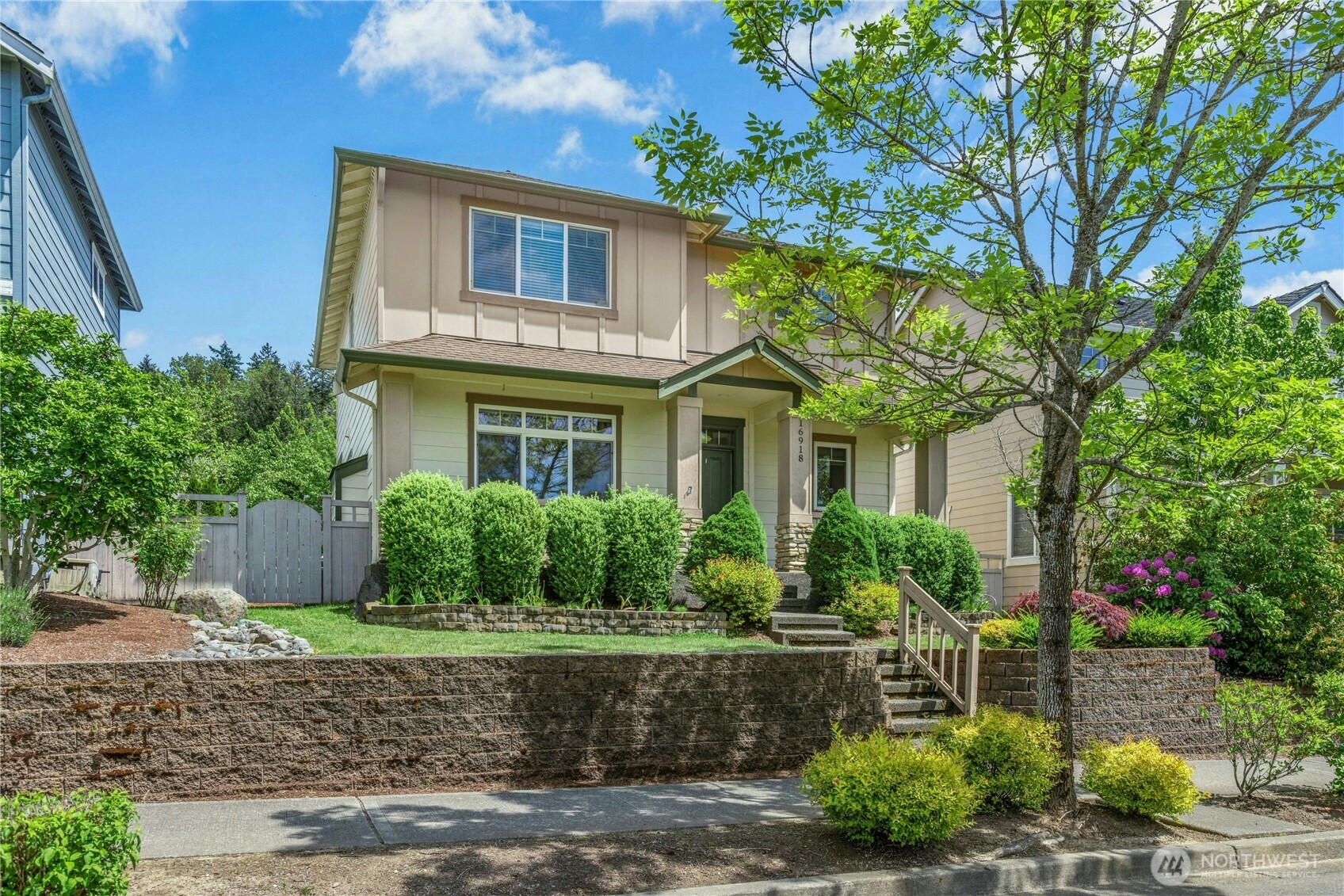 16918 Woodside Drive Southeast Renton, WA 98058 - Photo 3 of 32