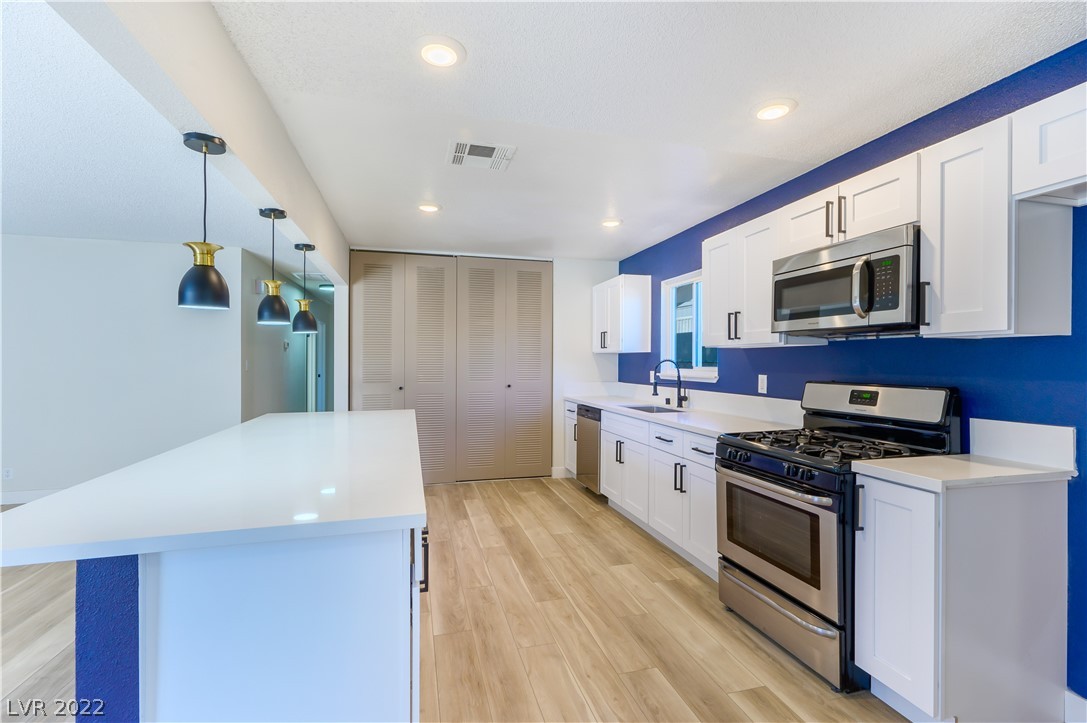 4282 Ridgeview Drive Las Vegas, NV 89103 - Photo 3 of 23