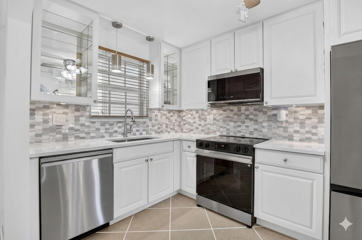 769 Jeffery Street, Unit 2203 Boca Raton, FL 33487 - Photo 3 of 59 EDIT PHOTO Kitchen
