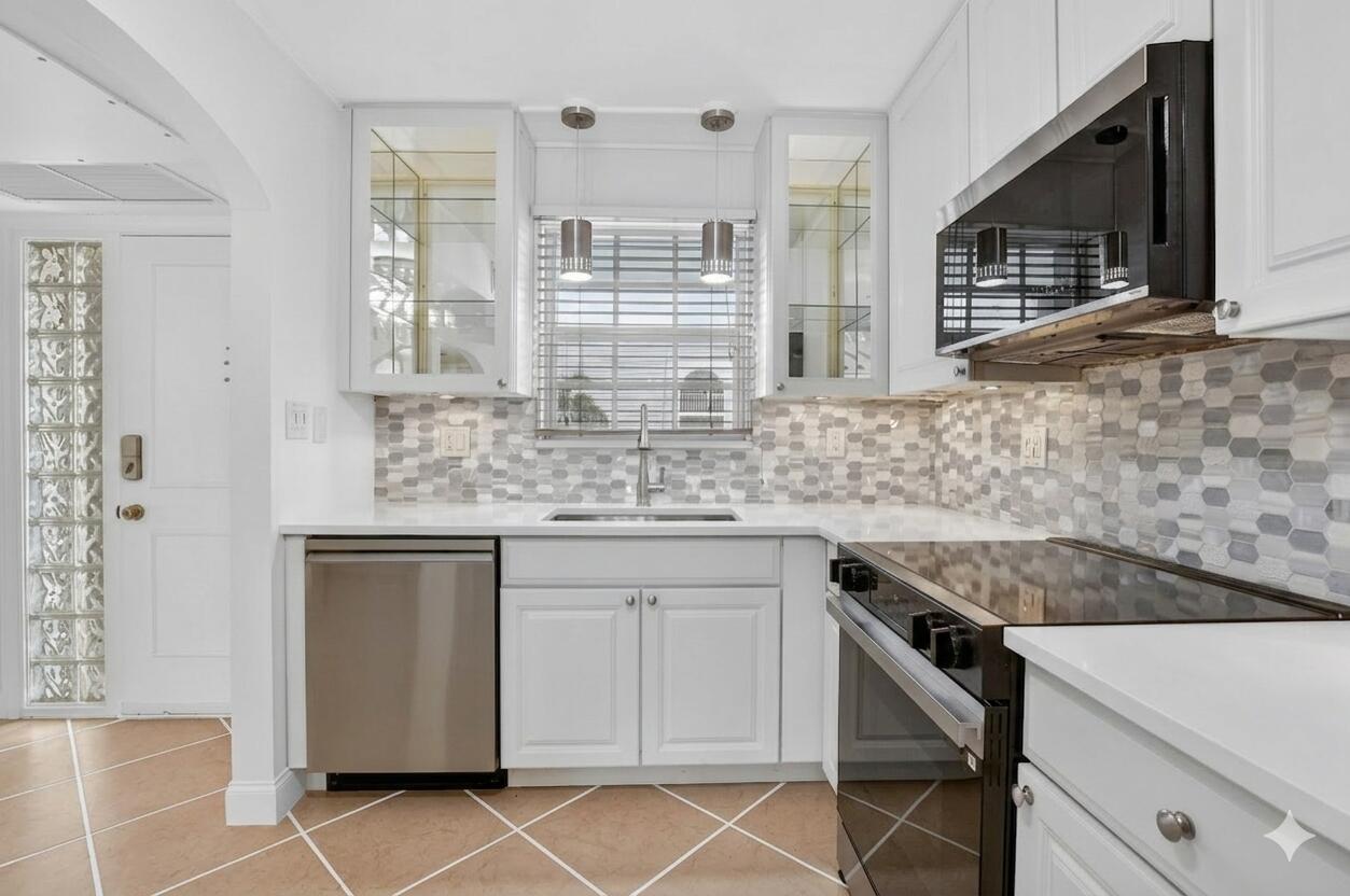 769 Jeffery Street, Unit 2203 Boca Raton, FL 33487 - Photo 5 of 59 EDITED PHOTO Kitchen