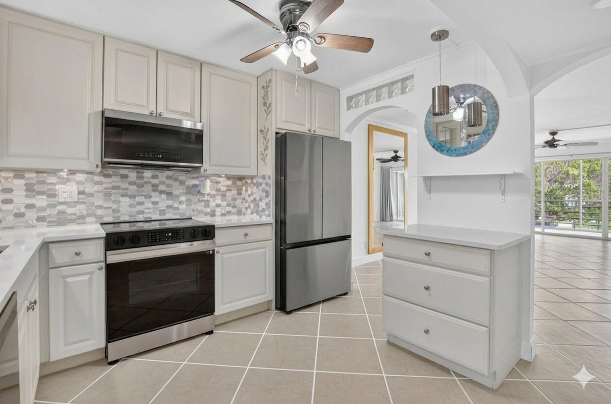 769 Jeffery Street, Unit 2203 Boca Raton, FL 33487 - Photo 7 of 59 EDITED PHOTO Kitchen