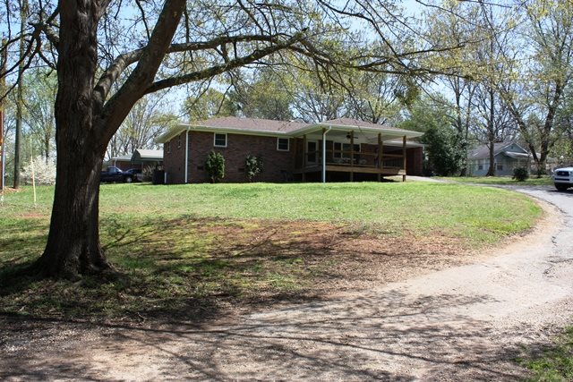 100 Pineknoll Drive Seneca, SC 29672 - Photo 3 of 16