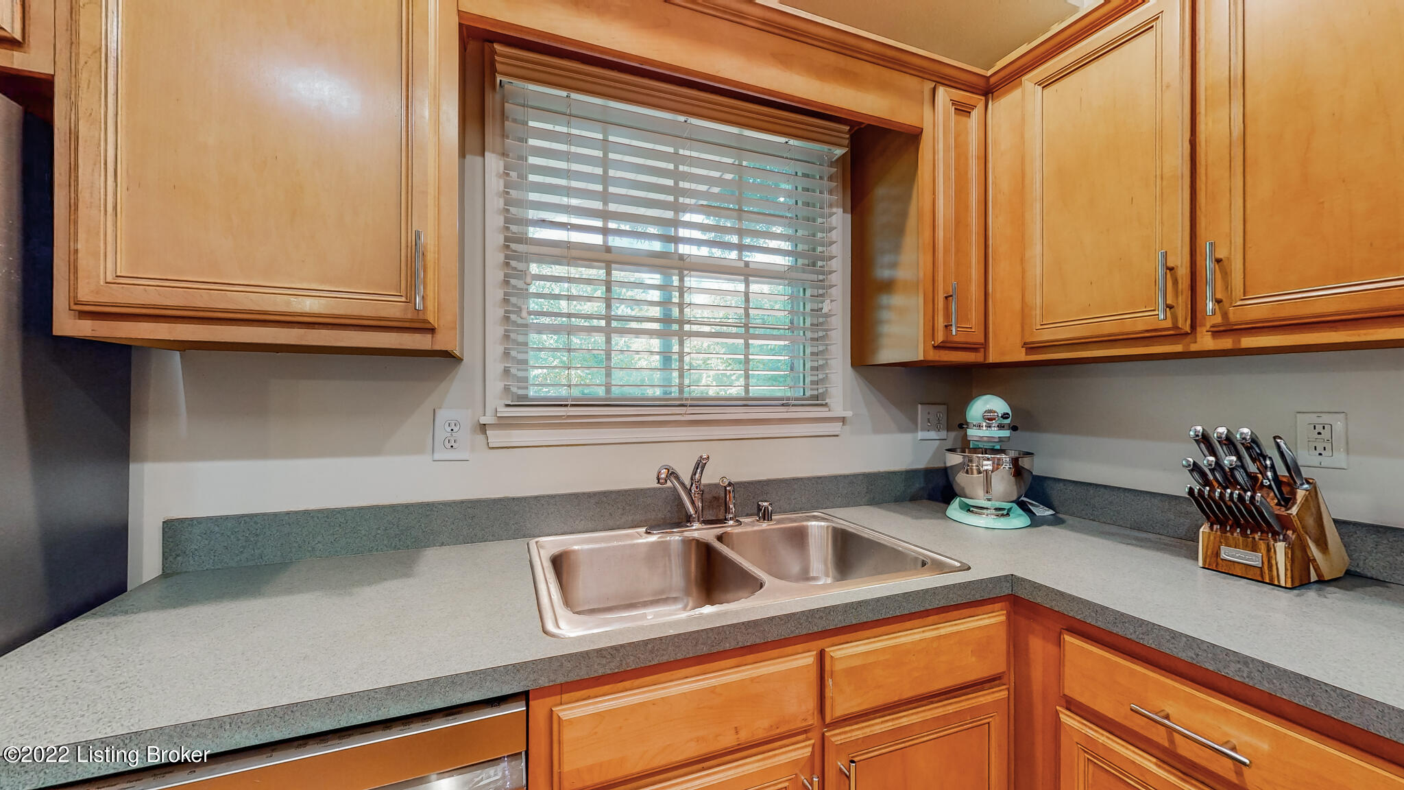 3108 Hendon Road Louisville, KY 40220 - Photo 11 of 26 3108 Hendon Rd Louisville KY 40220-7