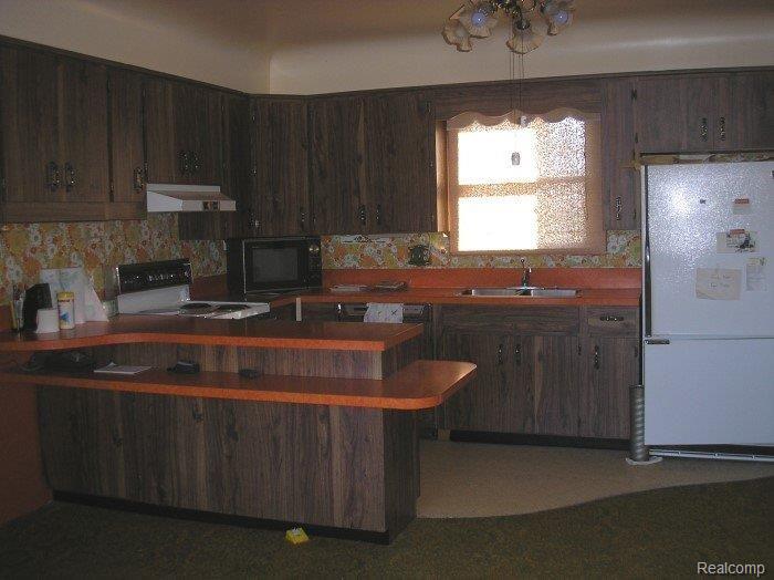 4255 Tobias Road Akron, MI 48701 - Photo 4 of 6 4255 kitchen