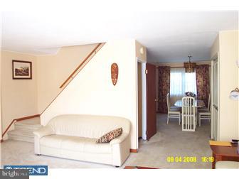 3513 Vinton Road Philadelphia, PA 19154 - Photo 12 of 12 Living Room