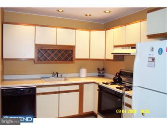 3513 Vinton Road Philadelphia, PA 19154 - Photo 6 of 12 Kitchen