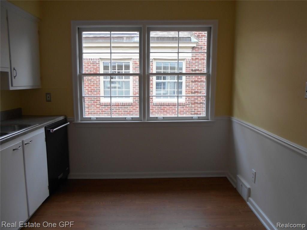 725 Harcourt Road Grosse Pointe, MI 48230 - Photo 12 of 28