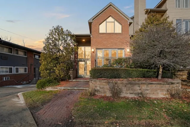 $4,100 | 934 West Huron Street, Ann Arbor, MI 48103