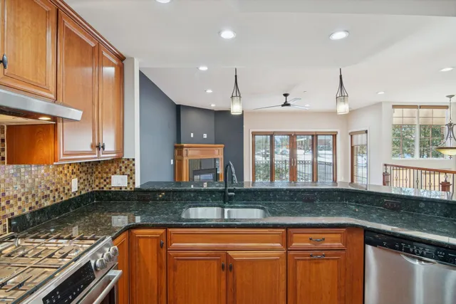 $4,100 | 934 West Huron Street, Ann Arbor, MI 48103