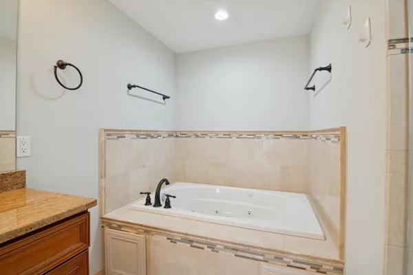 $4,100 | 934 West Huron Street, Ann Arbor, MI 48103