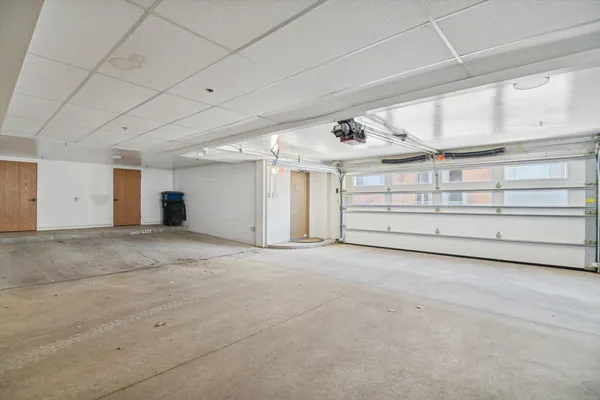 $4,100 | 934 West Huron Street, Ann Arbor, MI 48103