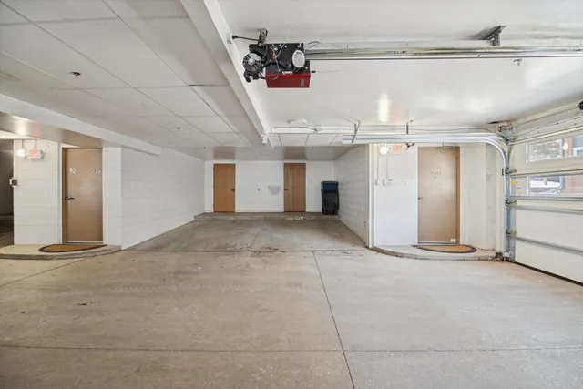 $4,100 | 934 West Huron Street, Ann Arbor, MI 48103