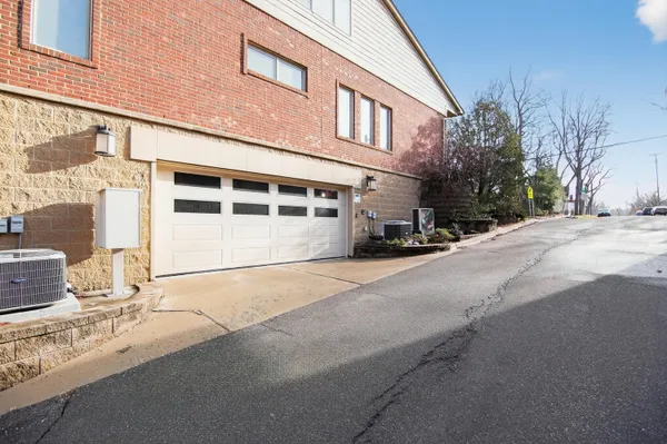 $4,100 | 934 West Huron Street, Ann Arbor, MI 48103